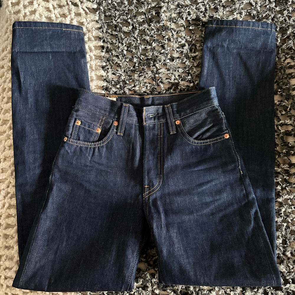 dark wash levis 501 jeans